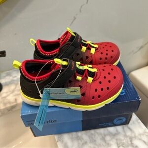 New Stride Rite M2P Phibian Black Red water shoes boy Sz 8M